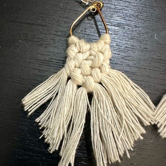Handcrafted Cream Macramé Earrings - Picture 2 of 4